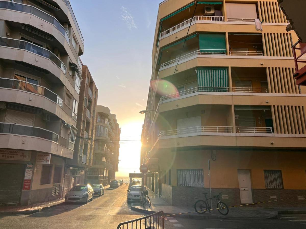 Uroczy Apartament Przy Playa De Los Locos Torrevieja Buitenkant foto